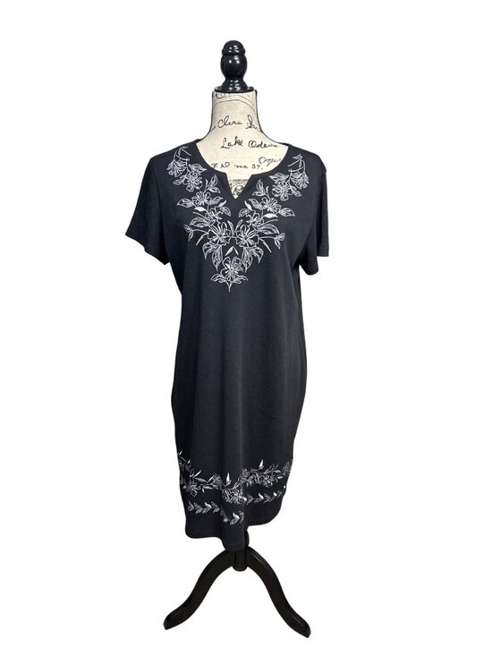 Karen Scott Sport Dresses & Skirts - Karen Scott Sport Black Embroidered Floral Short Sleeve Dress Size M